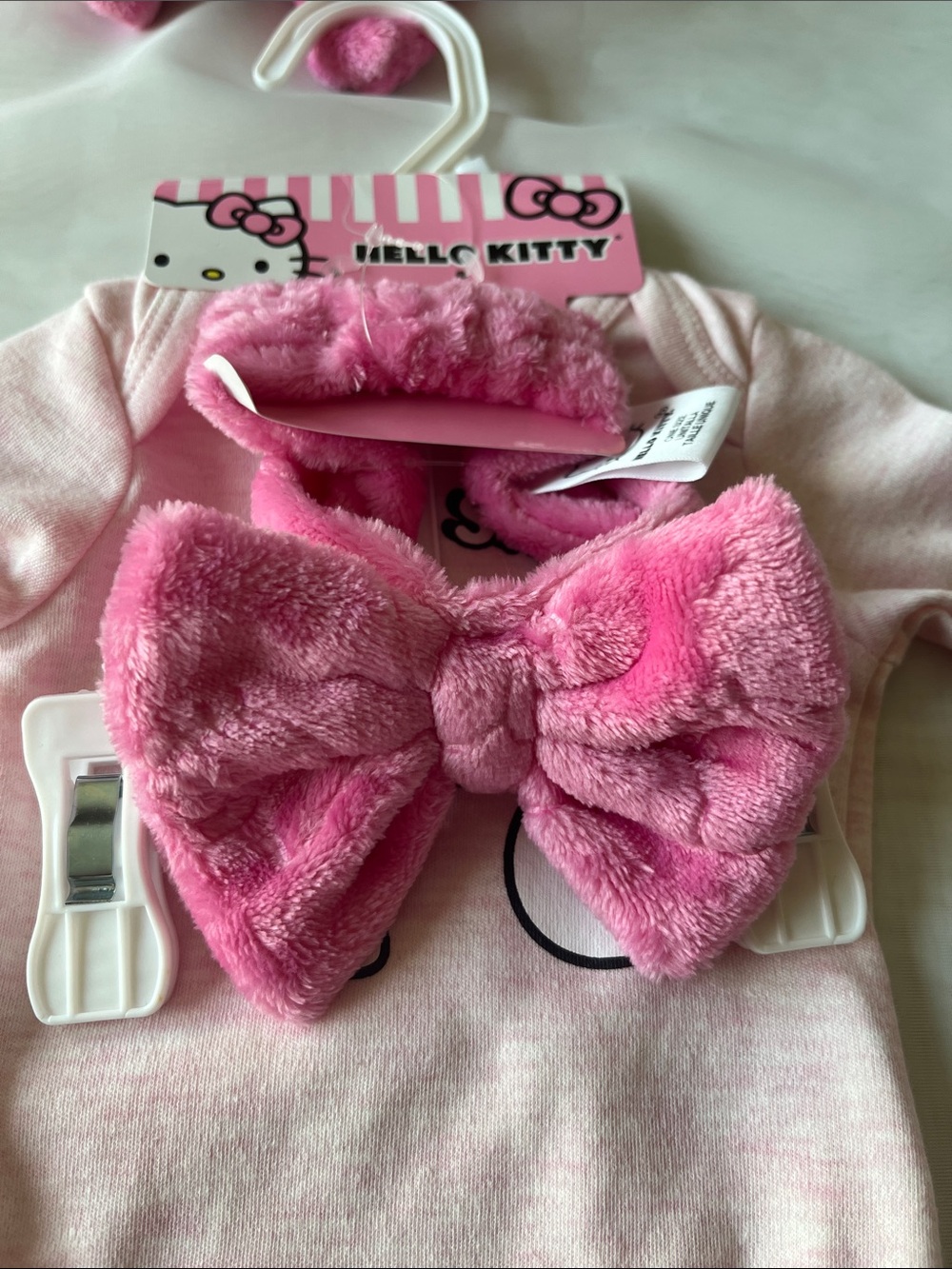 Hello Kitty Winter Themed Pink Baby Set with Bow - Picture 3 of 4